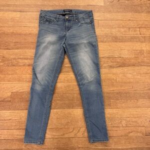 Generra medium wash lightweight low rise skinny ankle jeans juniors size 9
 b71